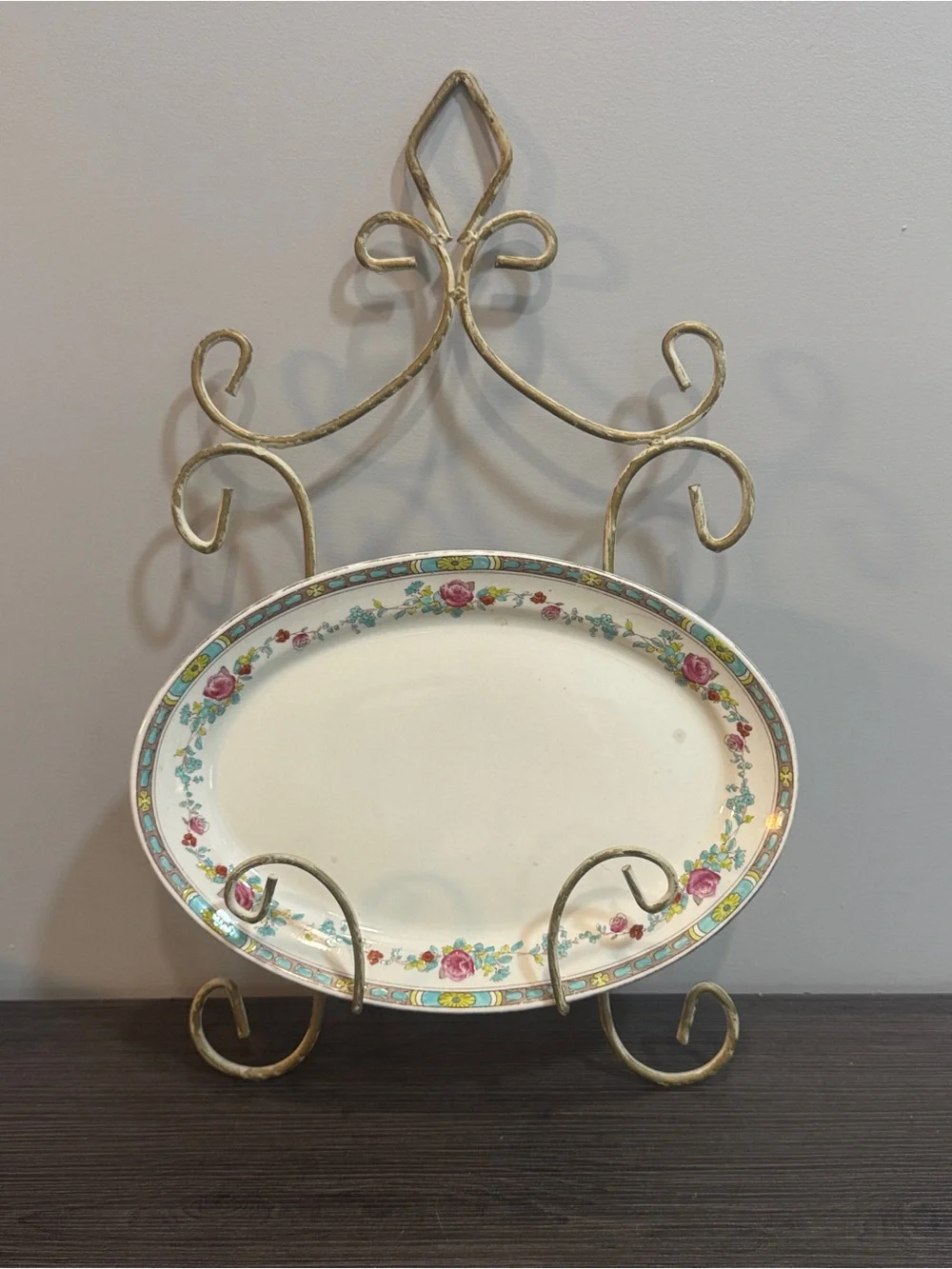 Rustic Decorative Wrought Iron Wallhanging Plate Display- Elegant Scroll Design